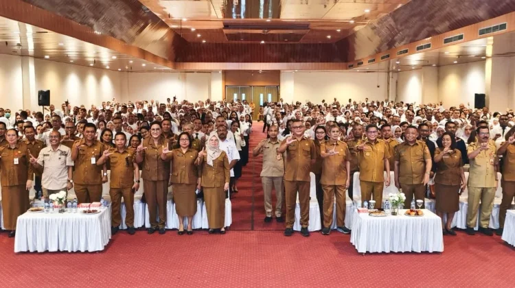 Walikota Ambon, Drs. Bodewin M Wattimena membuka Latsar CPNS Lingkup Pemerintah Kota Ambon di MCM Tantui.