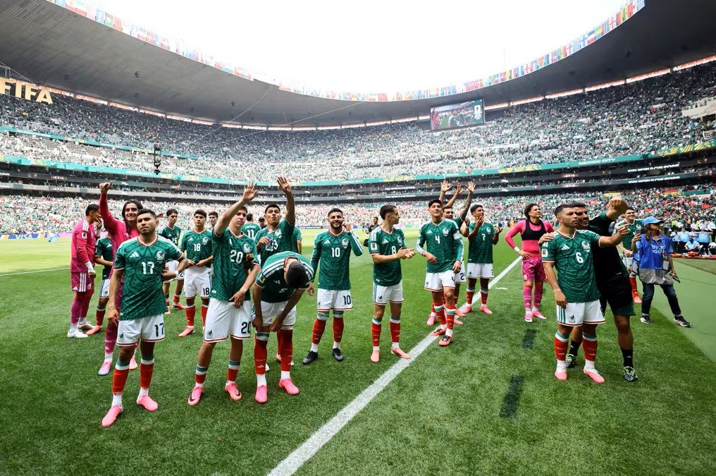 Broos Sesalkan Dua Kartu Merah, Afrika Selatan Tumbang 0-2 dari Meksiko