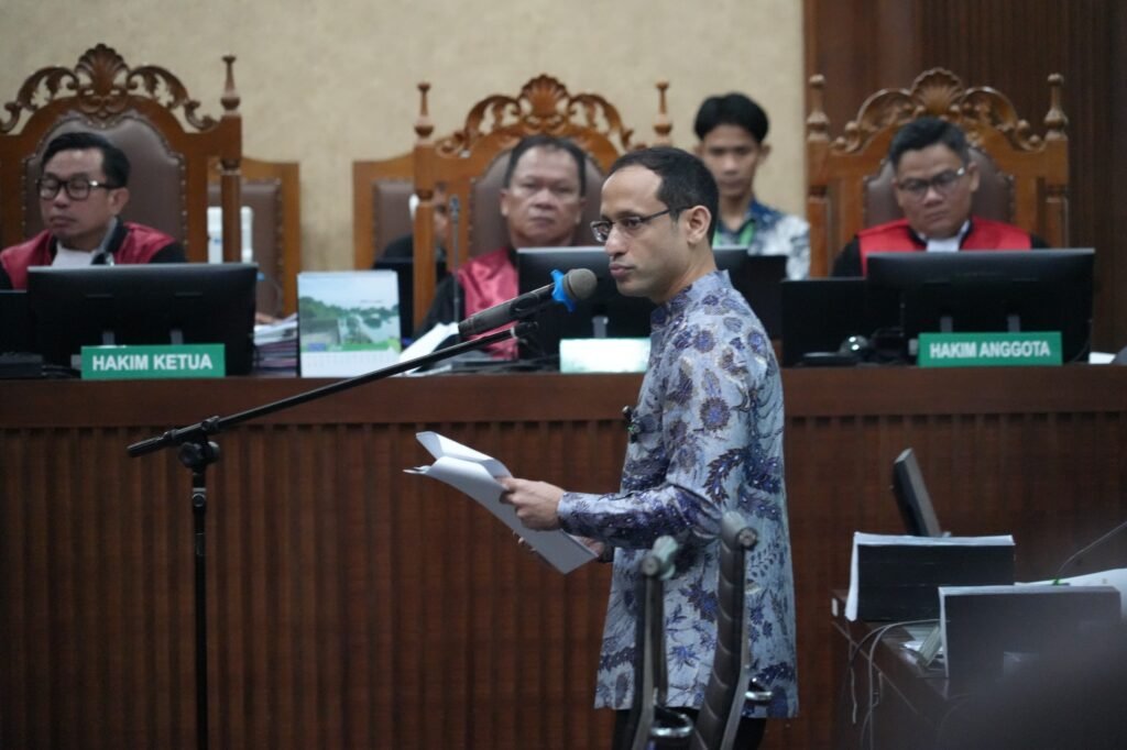 Nadiem Makarim saat membaca pledoi pada sidang di Pengadilan Tindak Pidana Korupsi Jakarta Pusat, Selasa (2/6/2026).