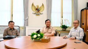 Presiden Prabowo Subianto menerima Wakil Presiden ke-10 dan ke-12 Republik Indonesia Jusuf Kalla didampingi Solihin Jusuf Kalla, di Istana Merdeka, Jakarta, pada Kamis, 11 Juni 2026.