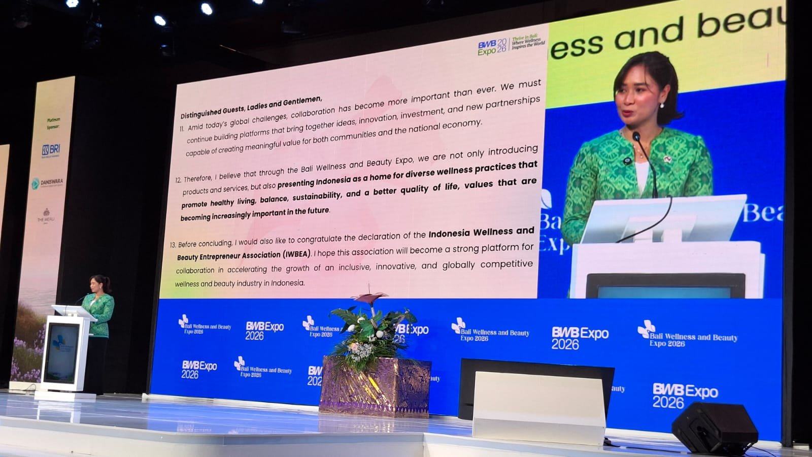 Wamenpar Ni Luh Puspa memberikan sambutan pada pembukaan Bali Wellness and Beauty Expo 2026.