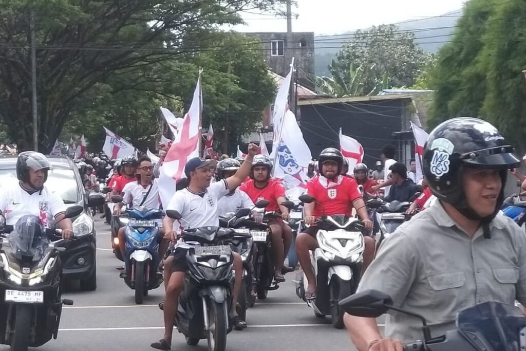 Euforia kemenangan Timnas Inggris, pendukung memadati sejumlah titik di Kota Ambon.