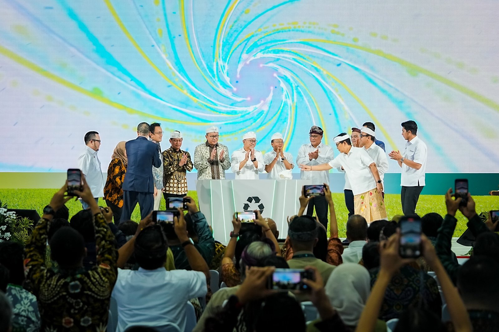 Pelaksanaan groundbreaking PSEL Bali di kawasan Pelabuhan Benoa, Denpasar, Rabu (8/7).