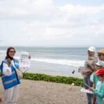 Tim Bali Waste Cycle (BWC) bersama Smart Advisory Solutions (SAS) menggelar aksi bersih-bersih pantai (beach clean up) di Pantai Batu Belig, Badung, Jumat (26/6/2026
