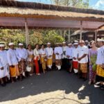 Bupati Wayan Adi Arnawa dan Wabup Bagus Alit Sucipta saat menghadiri karya Tawur Balik Sumpah Agung (Catur Niri) di Pura Luhur Uluwatu, Jumat (3/7).