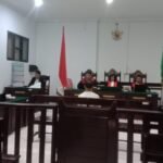 Terdakwa Andri Pratama Mego berada di ruang sidang Pengadilan Negeri Ambon.