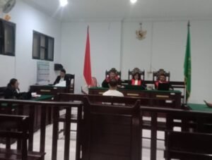 Terdakwa Andri Pratama Mego berada di ruang sidang Pengadilan Negeri Ambon.