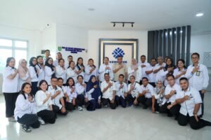 Yassierli saat memberikan arahan kepada jajaran pegawai Balai K3 Medan, Sumatera Utara, Selasa (7/7/2026).