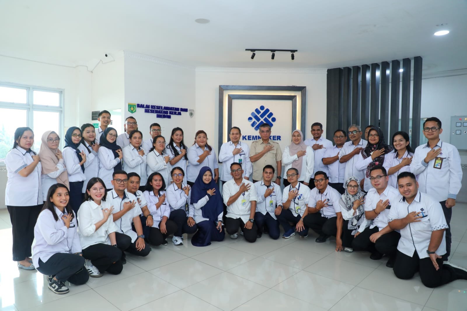 Yassierli saat memberikan arahan kepada jajaran pegawai Balai K3 Medan, Sumatera Utara, Selasa (7/7/2026).