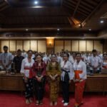 Bunda PAUD Kabupaten Badung, Nyonya Rasniathi Adi Arnawa membuka Workshop Peningkatan SDM Guru dan Tenaga Kependidikan PAUD di Ruang Rapat Madya Gosana, Kantor DPRD Kabupaten Badung, Minggu (5/7). Bunda PAUD Kabupaten Badung, Nyonya Rasniathi Adi Arnawa membuka Workshop Peningkatan SDM Guru dan Tenaga Kependidikan PAUD di Ruang Rapat Madya Gosana, Kantor DPRD Kabupaten Badung, Minggu (5/7).