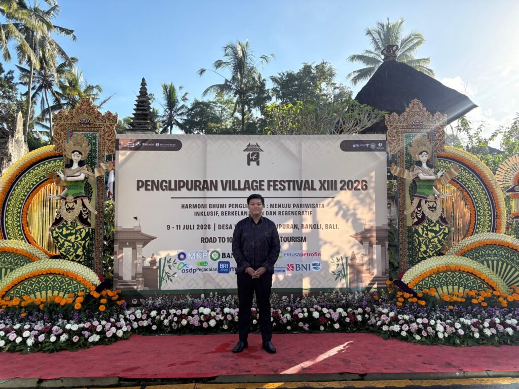 I Nyoman Agus Gelgel Prawira Putra, S.T. dari Bali Waste Cycle (BWC) menjadi narasumber dalam talkshow bertajuk "Bijak Mengelola Sampah, Cerdas Menjaga Lingkungan" pada Jumat (10/7/2026). Kegiatan yang merupakan bagian dari rangkaian Penglipuran Village Festival (PVF) 2026.