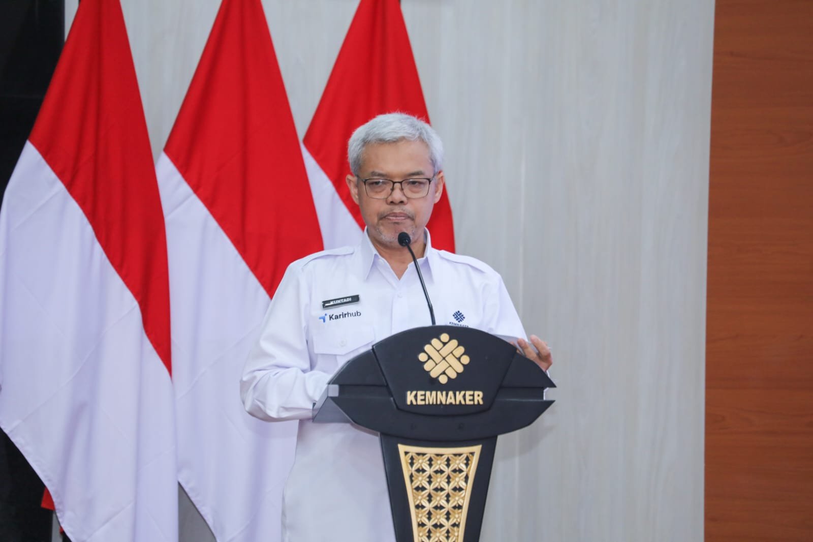 Sekretaris Jenderal Kemnaker, Cris Kuntadi saat membuka Webinar bertema "AI untuk Analisis Kebutuhan Tenaga Kerja & Perencanaan Pelatihan", Jumat (17/7/2026).