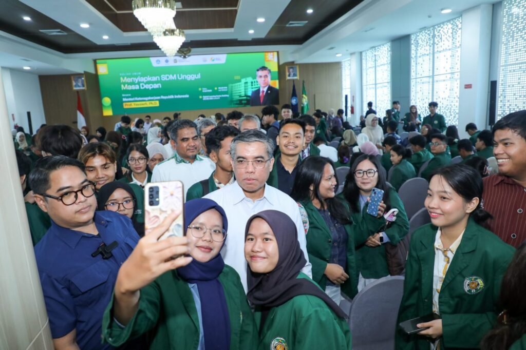 Menaker Yassierli ketika memberikan Kuliah Umum bertema Menyiapkan SDM Unggul Masa Depan, di Universitas Sumatera Utara (USU), Rabu (8/7/2026).