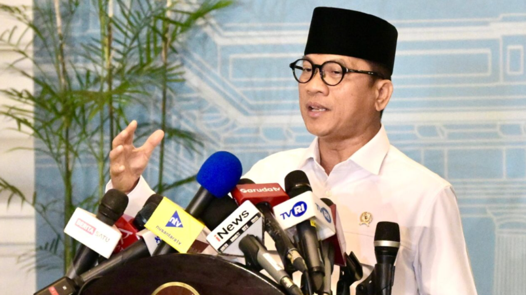 Menteri Desa dan Pembangunan Daerah Tertinggal (Mendes PDT) Yandri Susanto saat memberikan keterangan pers kepada awak media di Kompleks Istana Kepresidenan Jakarta, Rabu, 15 Juli 2026.