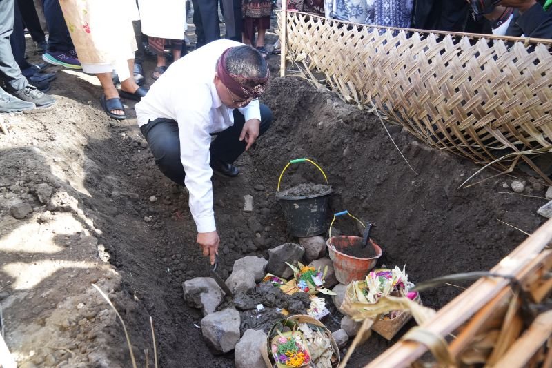 Menteri Lingkungan Hidup/Kepala Badan Pengendalian Lingkungan Hidup (BPLH) Moh Jumhur Hidayat