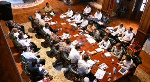 Presiden Prabowo Subianto memimpin rapat terbatas yang antara lain membahas harga BBM bagi sektor perikanan di Kediaman Hambalang, Kabupaten Bogor, pada Senin, 13 Juli 2026.